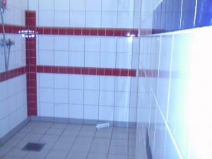 Flislagt dusj i garderobe 2