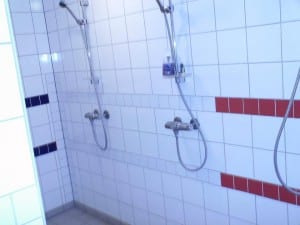 Flislagt dusj i garderobe