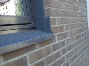 Vannbrett i blikk til teglsteins hus